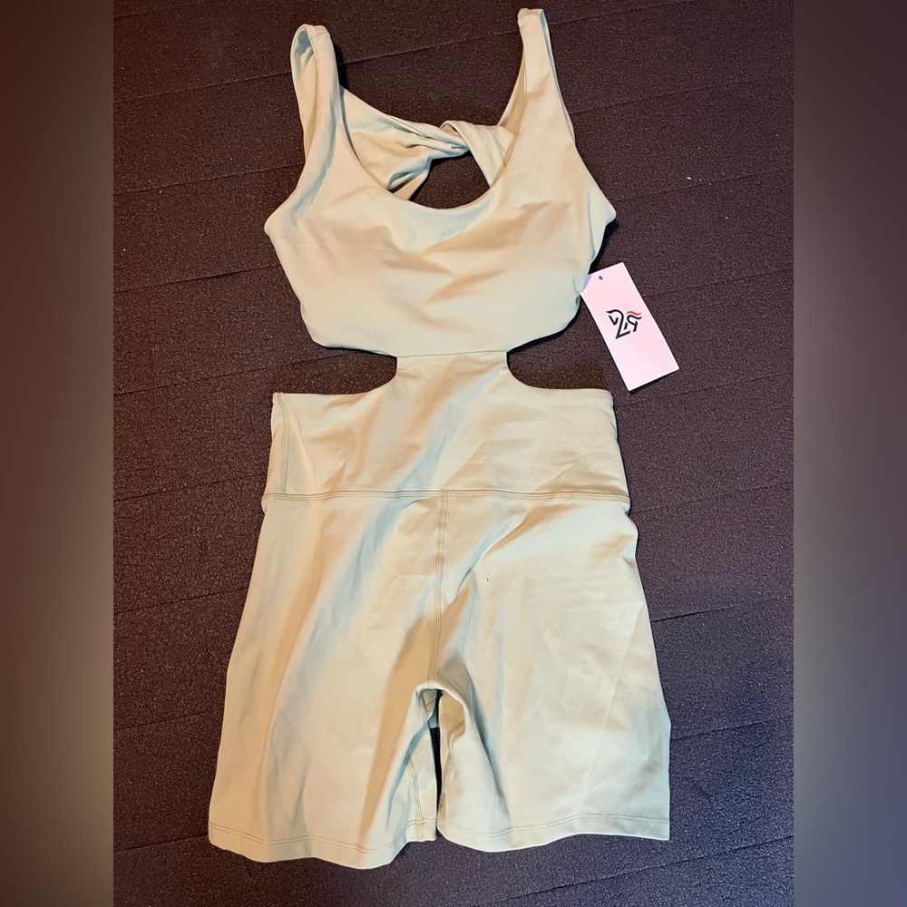 Women’s Size Large Green Cut Out Activewear Jumper